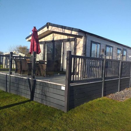 Superior 6 Berth Holiday Home In Suffolk Саксмъндам Екстериор снимка