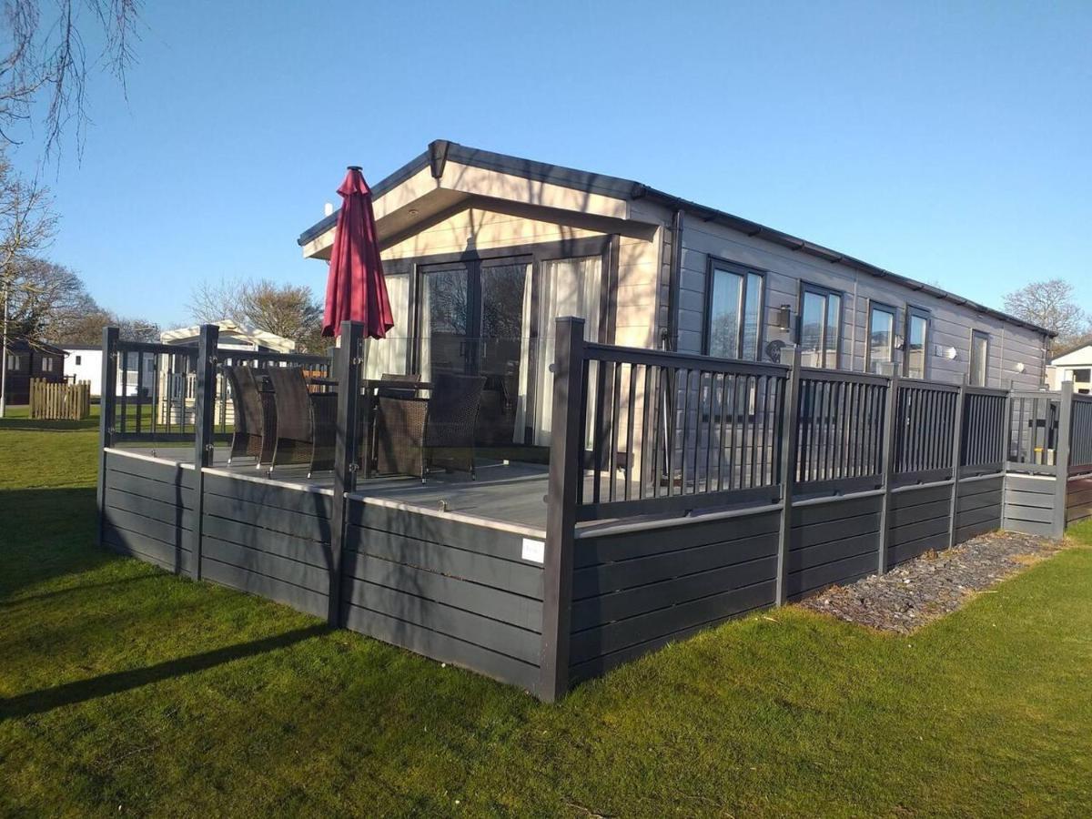 Superior 6 Berth Holiday Home In Suffolk Саксмъндам Екстериор снимка