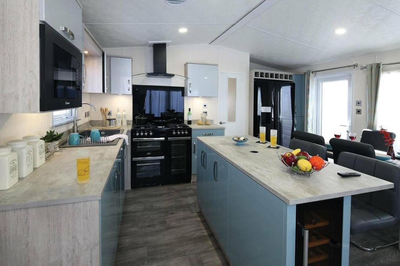 Superior 6 Berth Holiday Home In Suffolk Саксмъндам Екстериор снимка