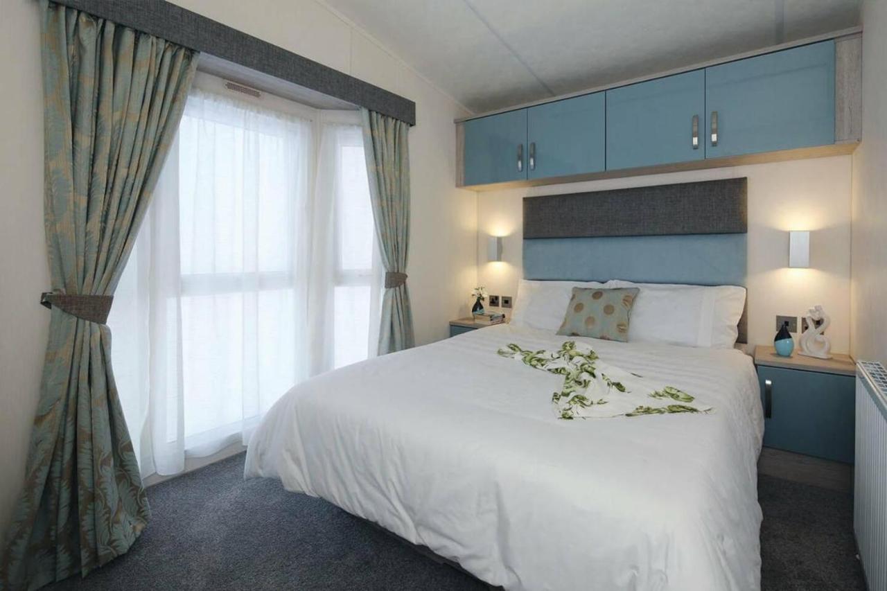 Superior 6 Berth Holiday Home In Suffolk Саксмъндам Екстериор снимка