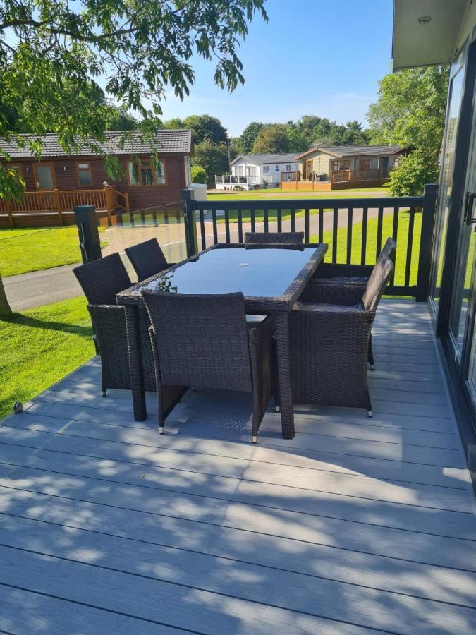 Superior 6 Berth Holiday Home In Suffolk Саксмъндам Екстериор снимка