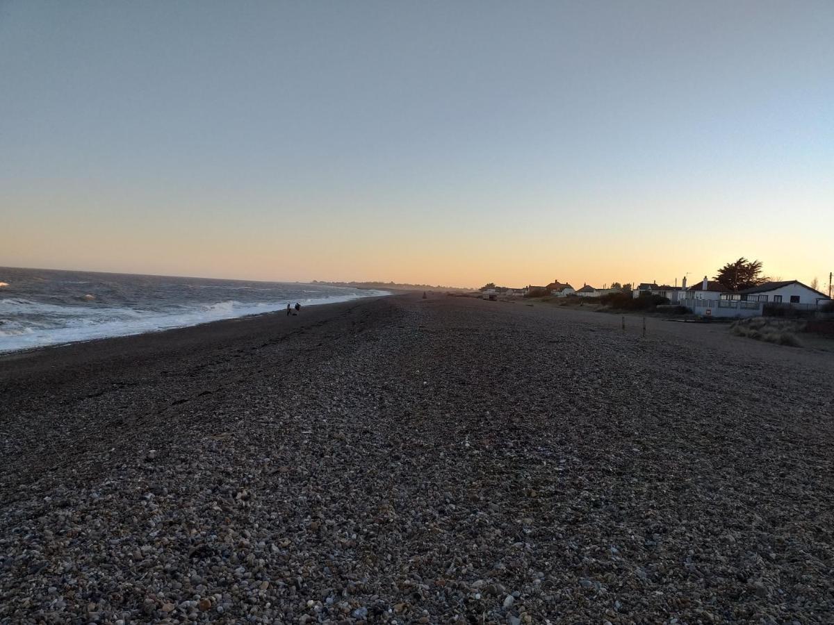 Superior 6 Berth Holiday Home In Suffolk Саксмъндам Екстериор снимка